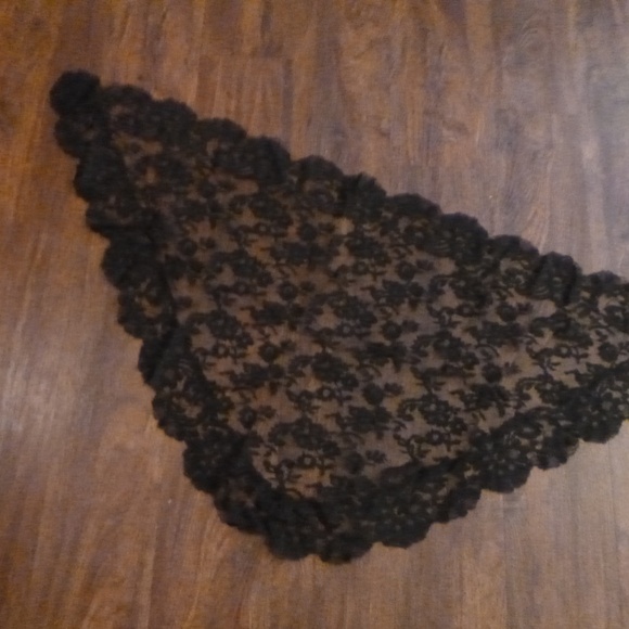 VINTAGE BLACK LACE MANTILLA SCARF - Picture 1 of 16